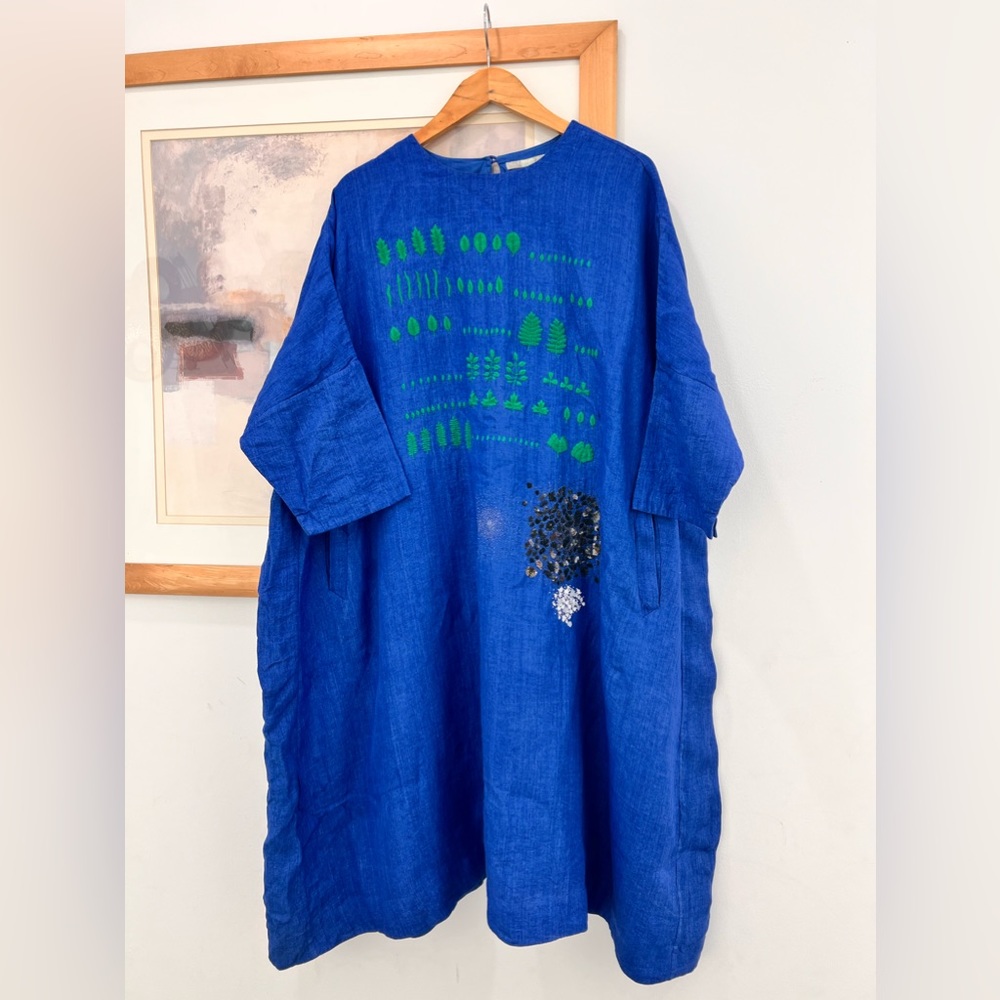 AODress Hockney embroidered dress. Size M